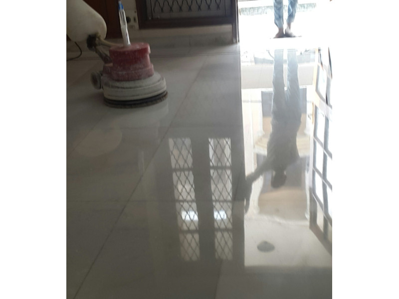 Hardwood Floor Cleaning And Polishing Service