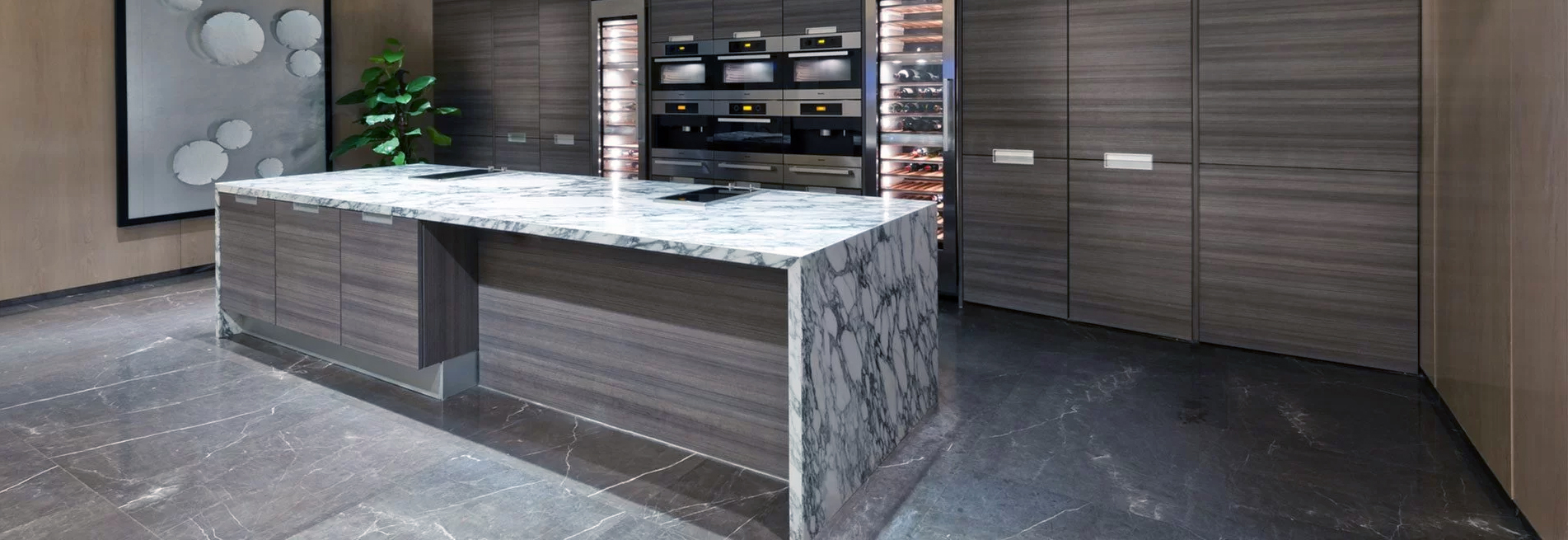 Mirror finished polishing process offers you a refelective floor